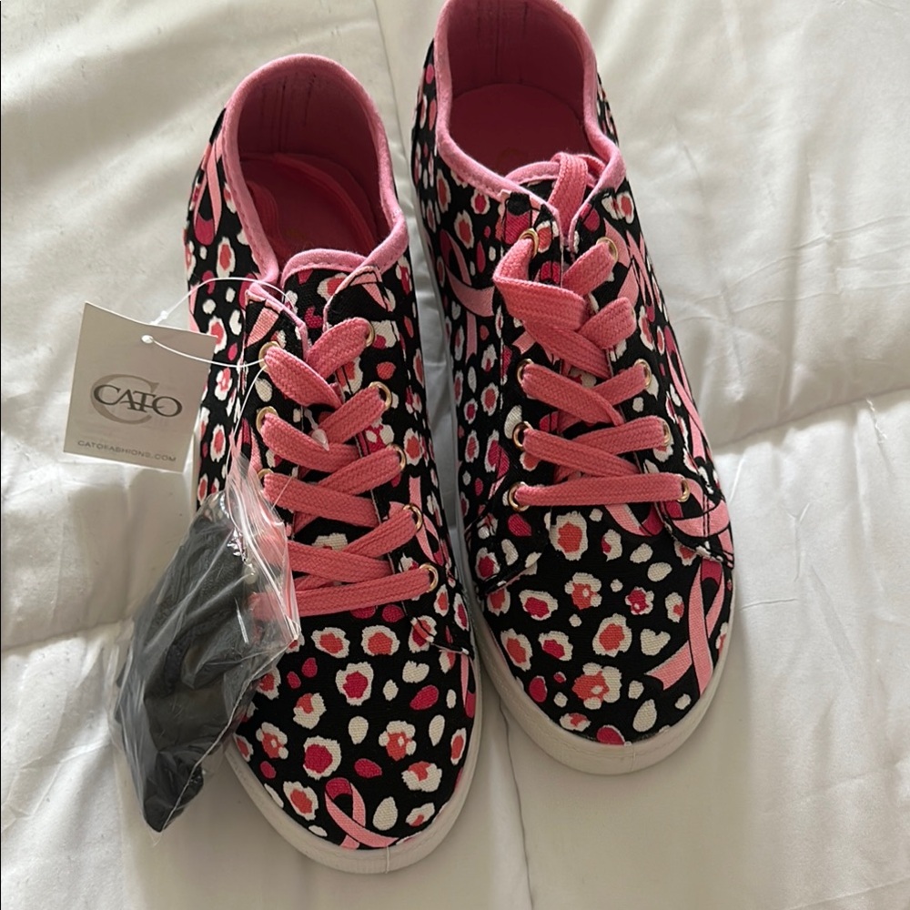 Cato Pink and Black Heart Pattern Sneakers Nuevos